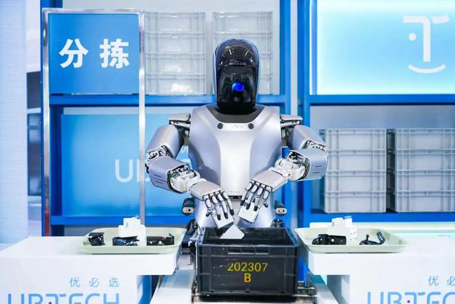 2024世界机器人大会在京开幕优必选首次展示“人形机器人工业场景解决方案”(图3)
