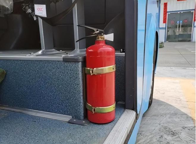 车内放什么防身工具最合适？交警：这几样随便带不用怕被罚(图7)