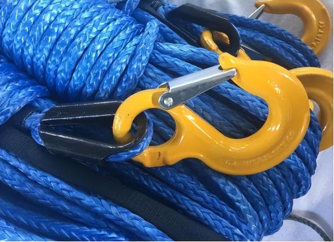 车内放什么防身工具最合适？交警：这几样随便带不用怕被罚(图16)