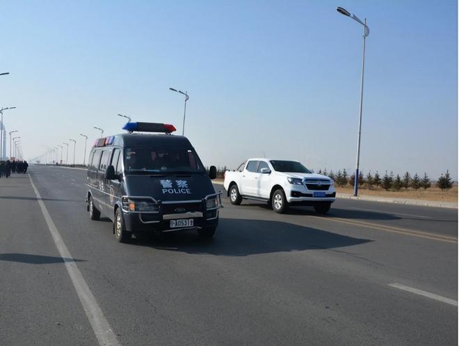 车内放什么防身工具最合适？交警：这几样随便带不用怕被罚(图19)