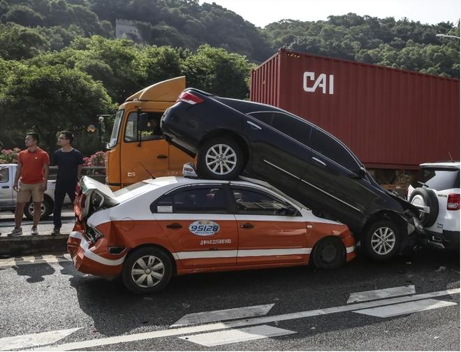 车内放什么防身工具最合适？交警：这几样随便带不用怕被罚(图24)