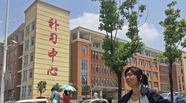 2025年高考生面临严峻局面复读生或超500万(图4)