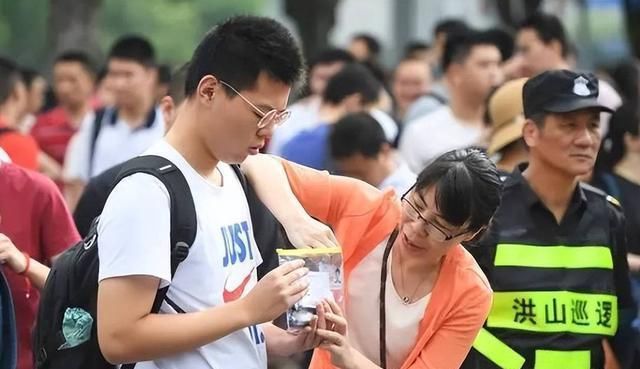 2024年高考复读生或将减分应届生开心不已你怎么看(图1)