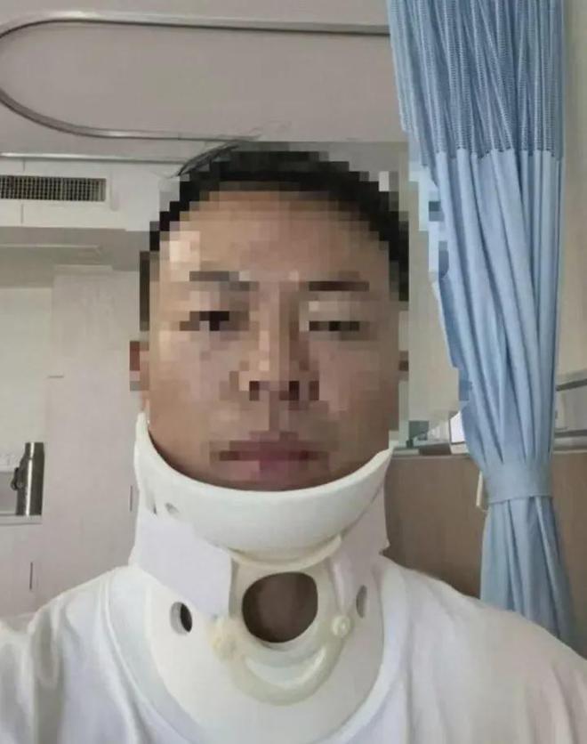 问界M5出事了！网友试乘出车祸销售双手离开方向盘盖车衣为啥(图1)