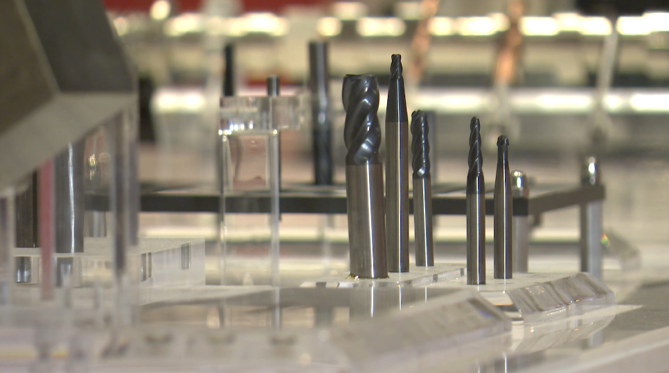 比头发还细！真实版“针尖绣花”钻头了解一下(图2)