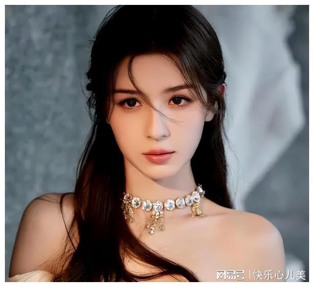 从“玉女”到“蜡烛门”遭万人唾弃起底哈妮克孜的内娱坎坷路！(图1)