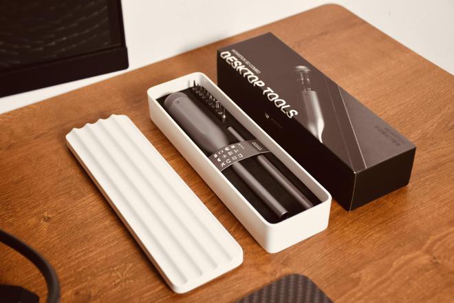 拆开后盖才发现电池怀孕了wowstick手动螺丝刀套装体验(图1)