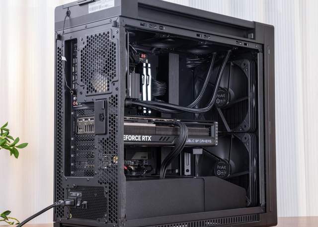 优雅的性能猛兽带你看专业创作者的电脑长什么样(图9)