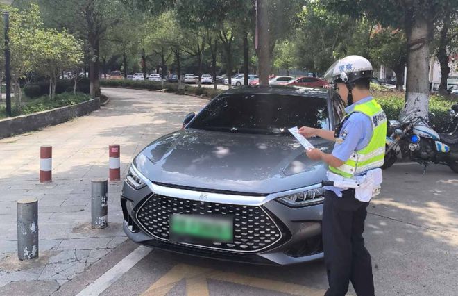 赣B085J6、赣BG69T7……这17辆车占用消防通道、盲道被曝光!(图3)