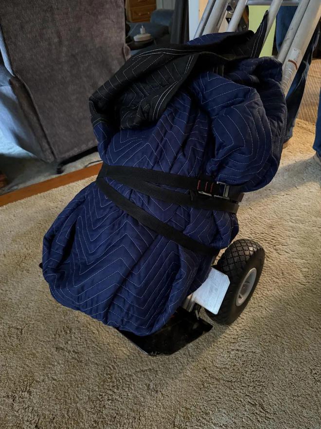 9旬老翁存了70年硬币巨大存钱罐超130斤！网友好奇：这得多少钱啊？！(图6)