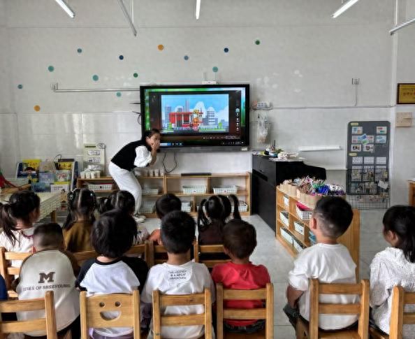 颍东区插花镇闸南幼儿园开展消防应急疏散演练活动(图1)