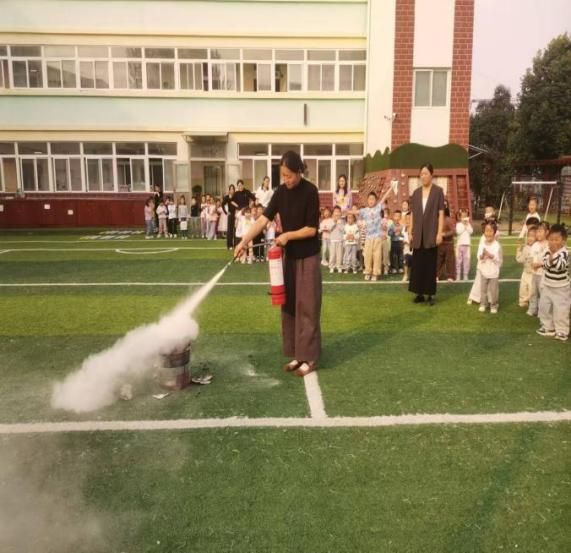 颍东区插花镇闸南幼儿园开展消防应急疏散演练活动(图5)