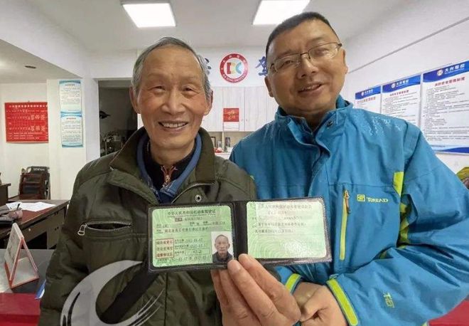 70岁以上的老年人注意了用驾照有3个附加条件已有多人吃过亏(图1)