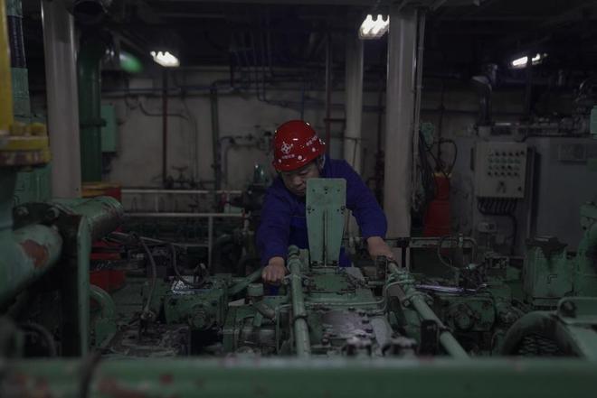 跟着工匠来上岗丨拧螺丝拧出的大国工匠!6年60多万颗螺丝管延安助力港珠澳大桥建设(图2)