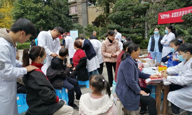 雅安职业技术学院附属医院——健康义诊进社区服务居民零距离(图1)