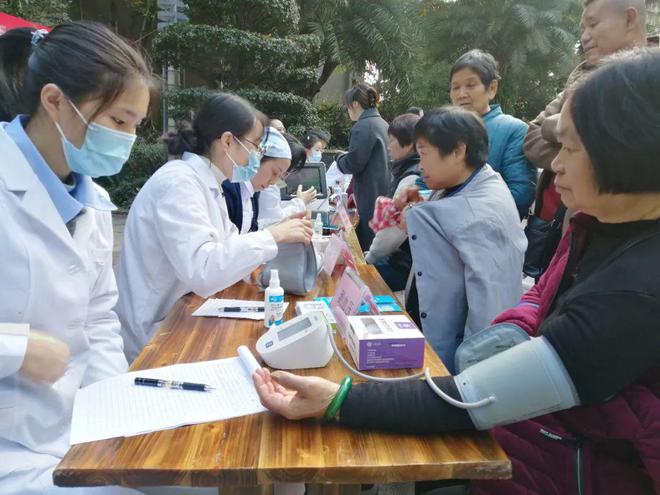 雅安职业技术学院附属医院——健康义诊进社区服务居民零距离(图6)