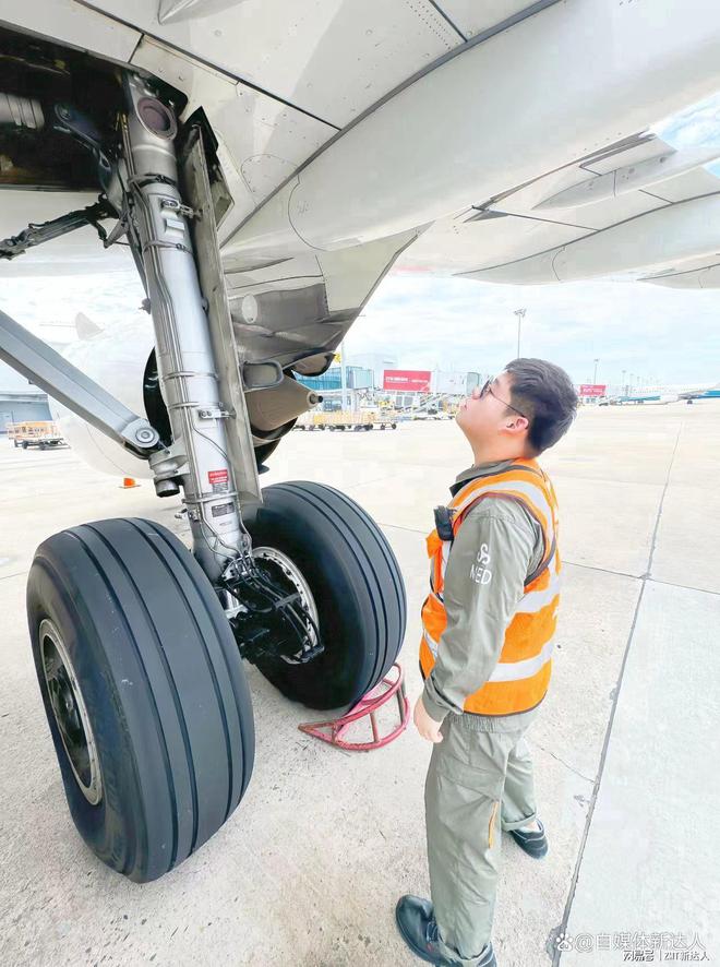 炎炎烈日下坚守蓝天的年轻力量(图2)