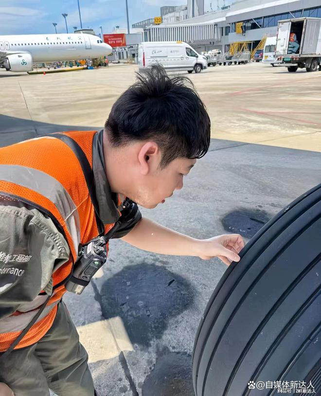 炎炎烈日下坚守蓝天的年轻力量(图1)