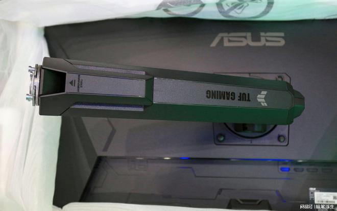 34寸2K180Hz高刷曲面屏的沉浸式体验——华硕战影34显示器评测(图5)