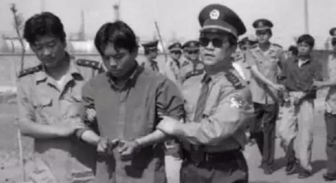最牛死刑犯：两次越狱被判死刑逆天改命变有期徒刑他如何做到(图7)