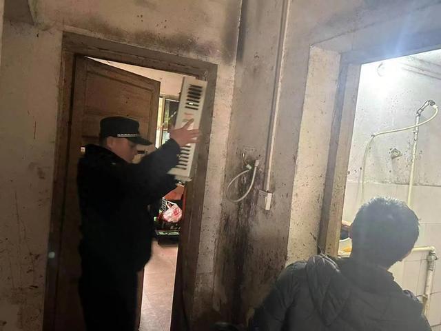 敲门入户排隐患！叠彩城管拧紧居民的“安全阀”(图1)