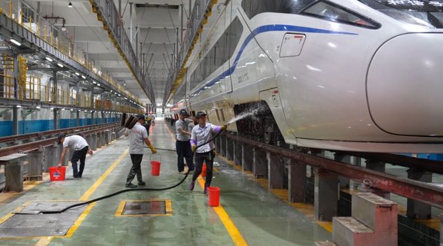 新春走基层·记者体验360行｜给动车组当“医生”(图3)