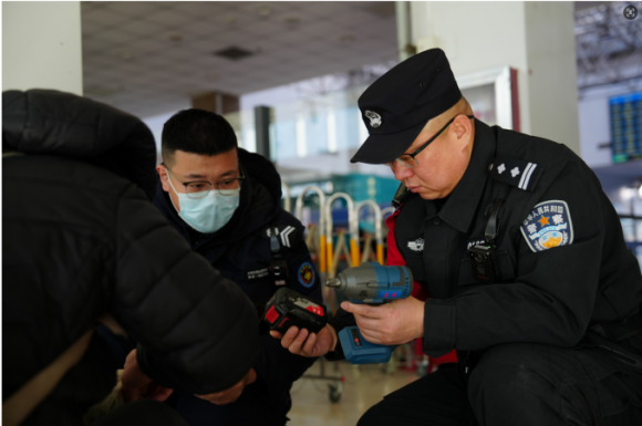 “多面”警长贡师傅(图10)