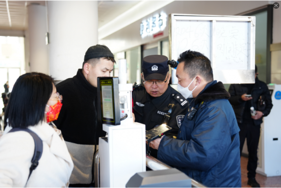 “多面”警长贡师傅(图6)