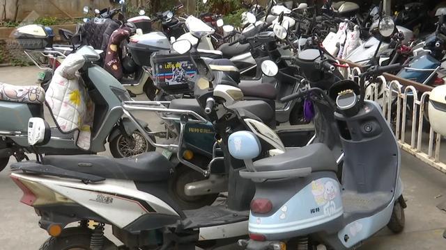 半小时狂偷4辆车！这伙“电池大盗”栽了48只电瓶被追回……(图1)