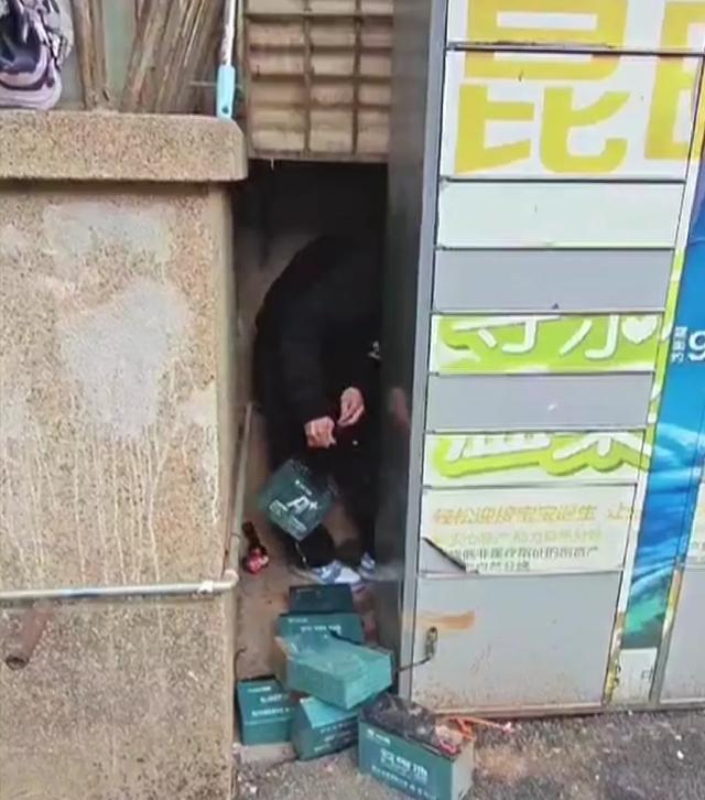 半小时狂偷4辆车！这伙“电池大盗”栽了48只电瓶被追回……(图9)