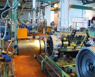 大连德新机电技术工程有限公司-智能拧紧机：精准扭矩控制高效装配新选择-大连德新机电技术工程有限公司拧紧机压装机伺服压装机飞轮试漏机(图1)