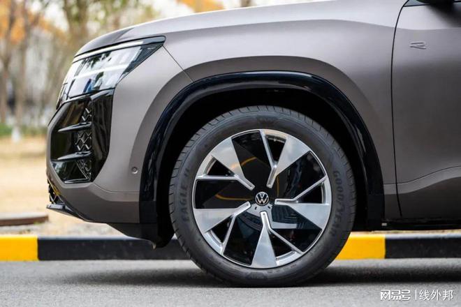 硬扛这波“物理攻击”！探秘途昂Pro安全研发(图2)