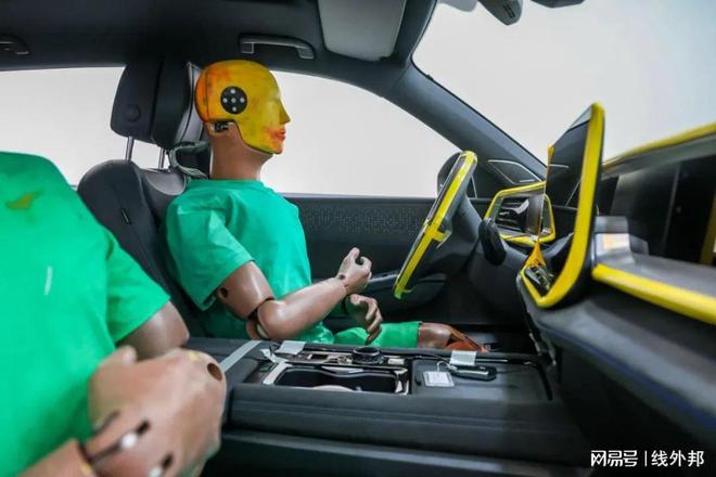 硬扛这波“物理攻击”！探秘途昂Pro安全研发(图5)