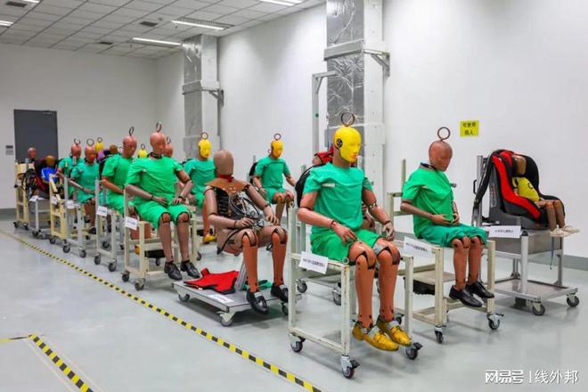 硬扛这波“物理攻击”！探秘途昂Pro安全研发(图8)