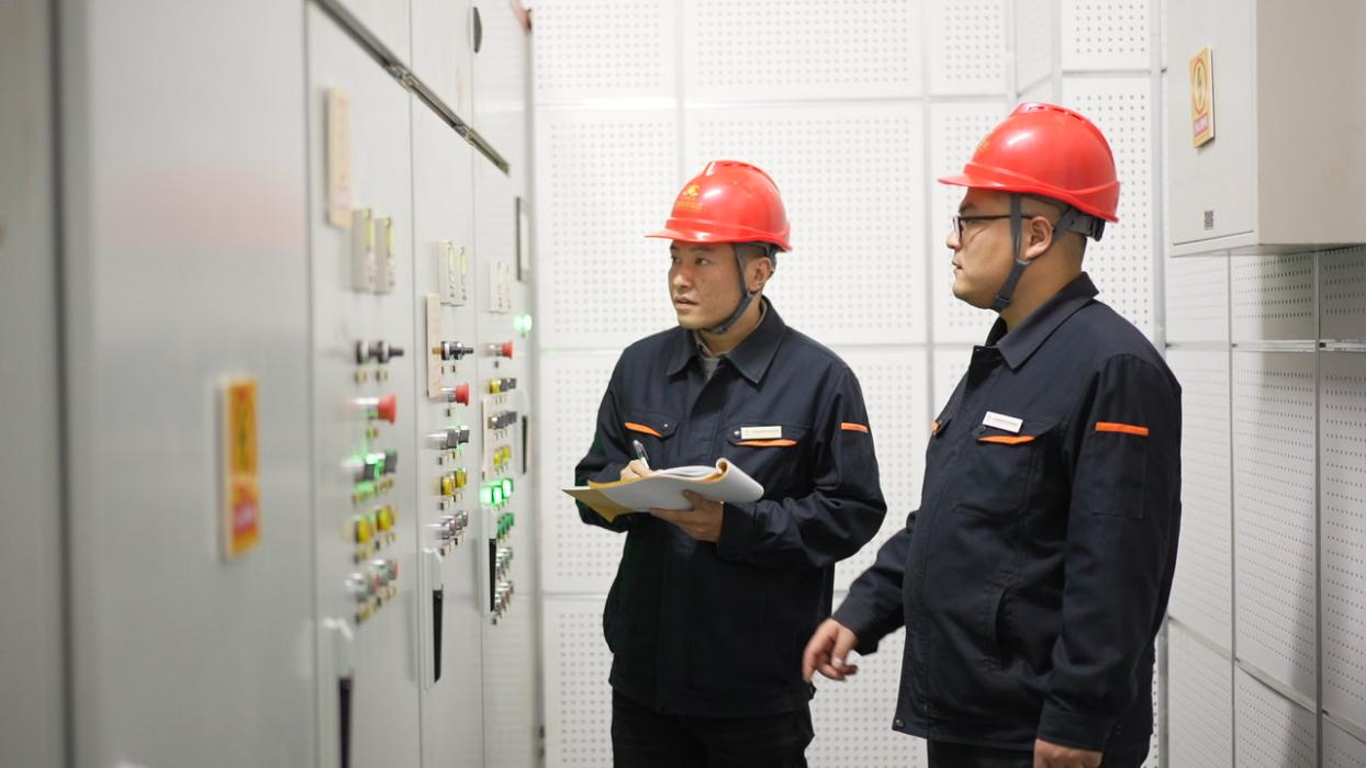 “五一”坚守者｜济南能投集团王康：我的“五一”没有旅行攻略只有施工进度表_泉城新闻_大众网(图2)