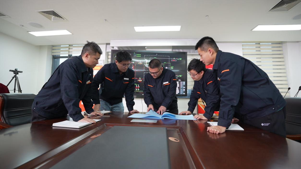 “五一”坚守者｜济南能投集团王康：我的“五一”没有旅行攻略只有施工进度表_泉城新闻_大众网(图4)