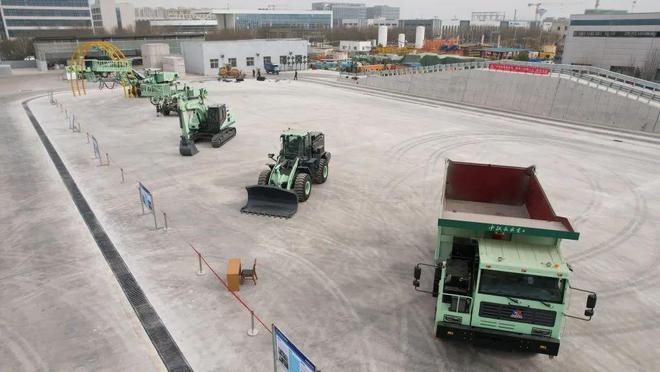 135T混动矿用自卸车将于下个月投产(图8)