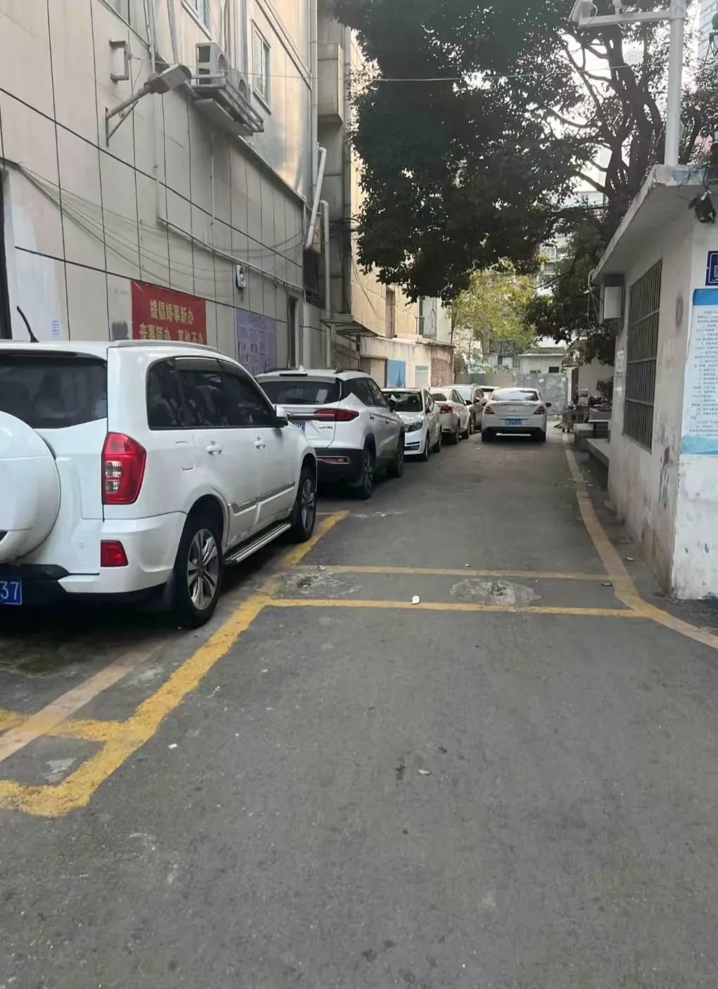 地锁拆了装装了拆！云岩区金梭巷“停车难”怎么破？(图4)