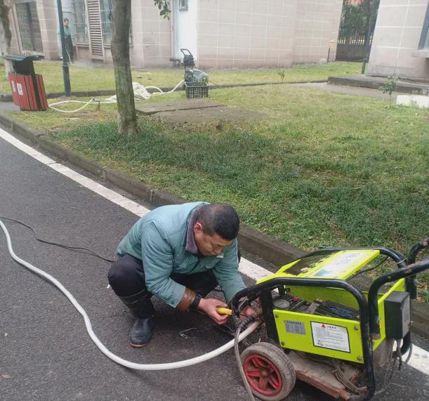 冲洗西城花园小区道路为你打造高品质生活！(图1)