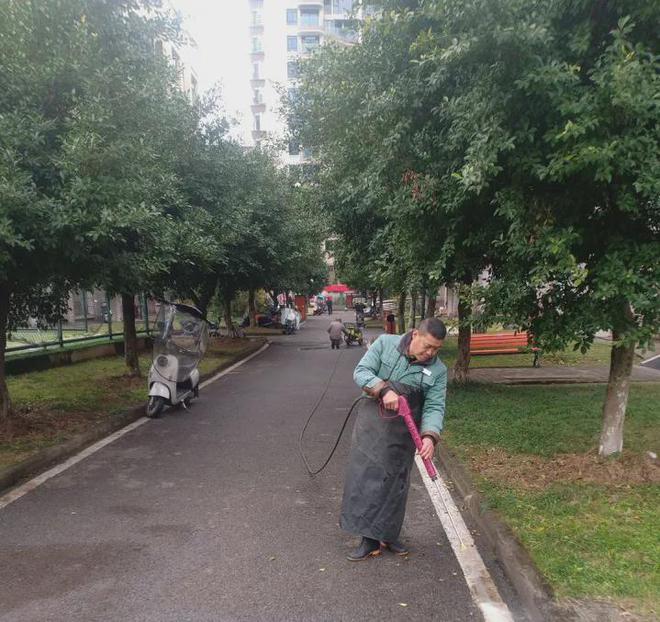 冲洗西城花园小区道路为你打造高品质生活！(图3)