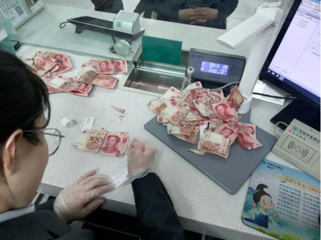 农行泰安宁阳松园支行：兑换发霉残币最大程度减少客户损失(图1)