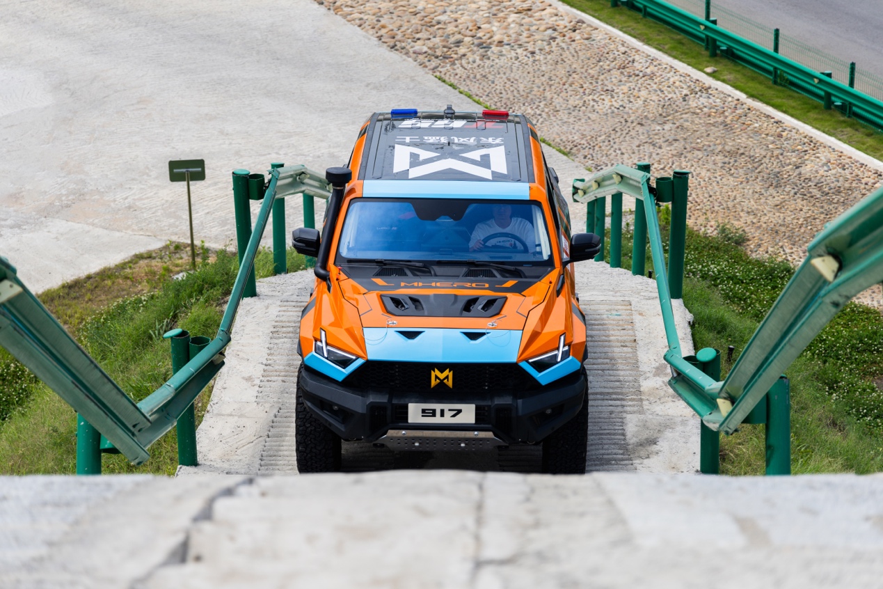 环塔加电猛士来野！东风猛士917热血出征2025环塔拉力赛！(图2)