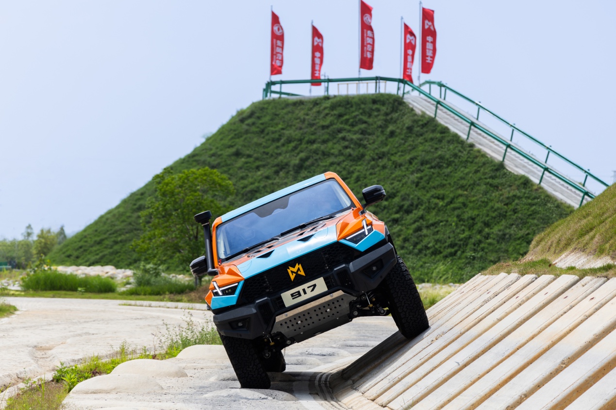 环塔加电猛士来野！东风猛士917热血出征2025环塔拉力赛！(图3)