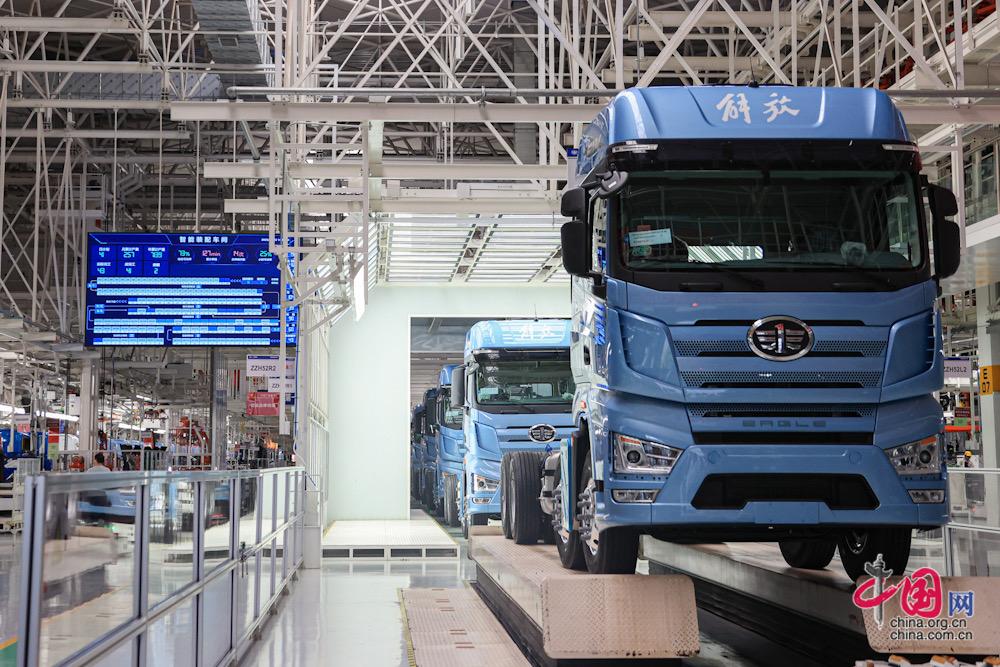 活力中国调研行丨给汽车“做CT”、54秒实现整车下线…看中国一汽如何“智变”(图7)