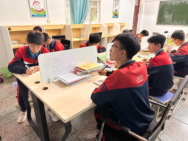 老师眼中的“问题少年”如何找到人生新方向？(图1)