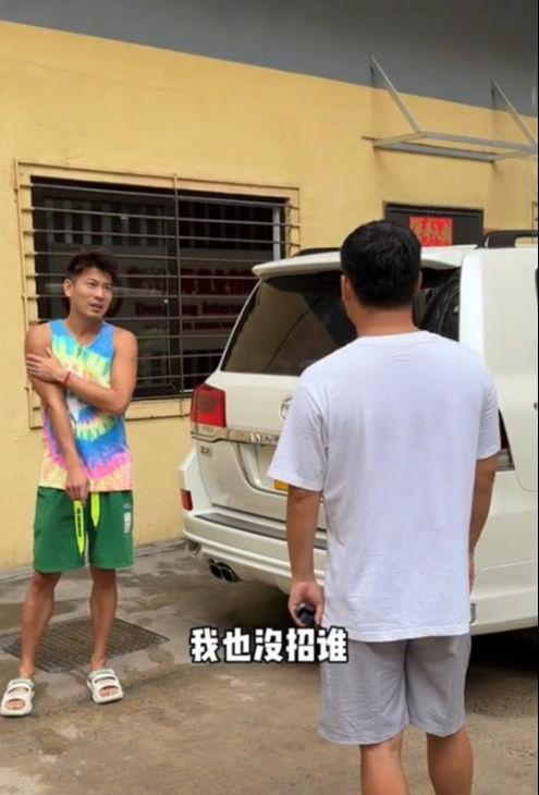惊悚发现！中国博主在非洲车身竟有多一圆孔警方分析引发恐慌！(图4)