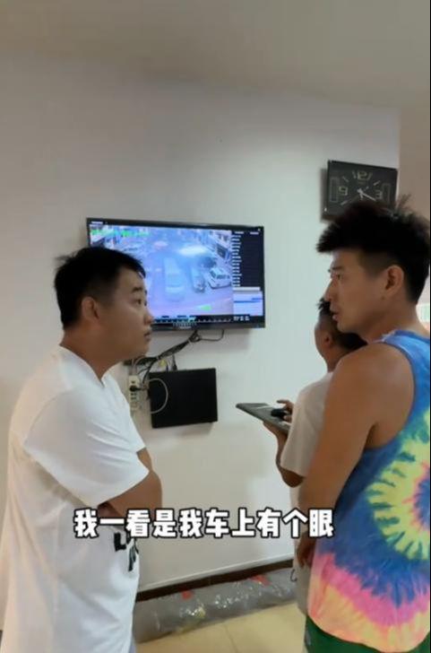 惊悚发现！中国博主在非洲车身竟有多一圆孔警方分析引发恐慌！(图7)
