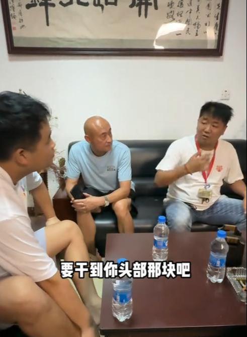 惊悚发现！中国博主在非洲车身竟有多一圆孔警方分析引发恐慌！(图14)