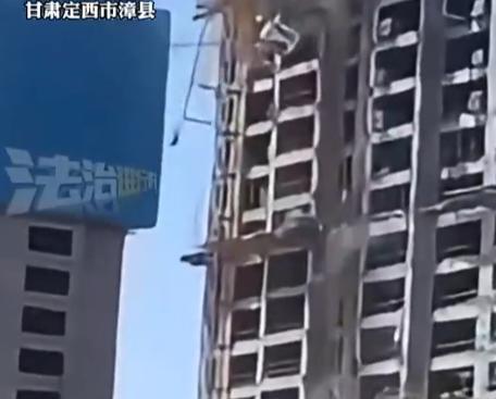 甘肃3名工人坠亡后续：罪魁祸首曝光现场画面流出更多细节被扒(图3)