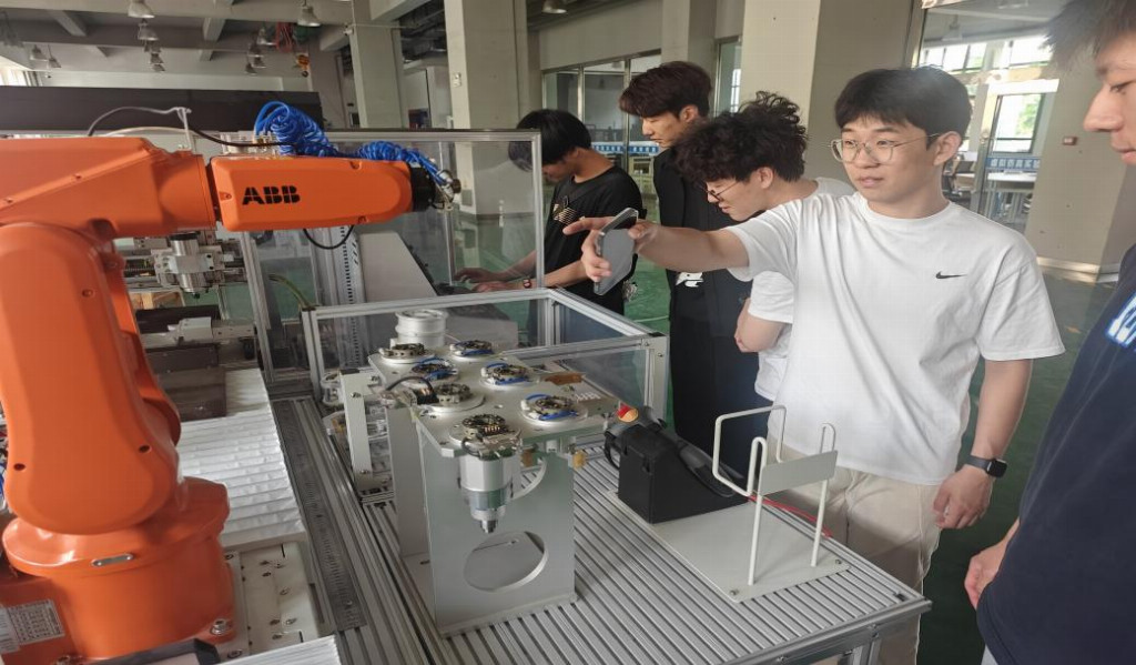 从课堂到车间！内蒙古工业大学晨曦科技团队研发智能电批破解高端装配精度难题(图1)